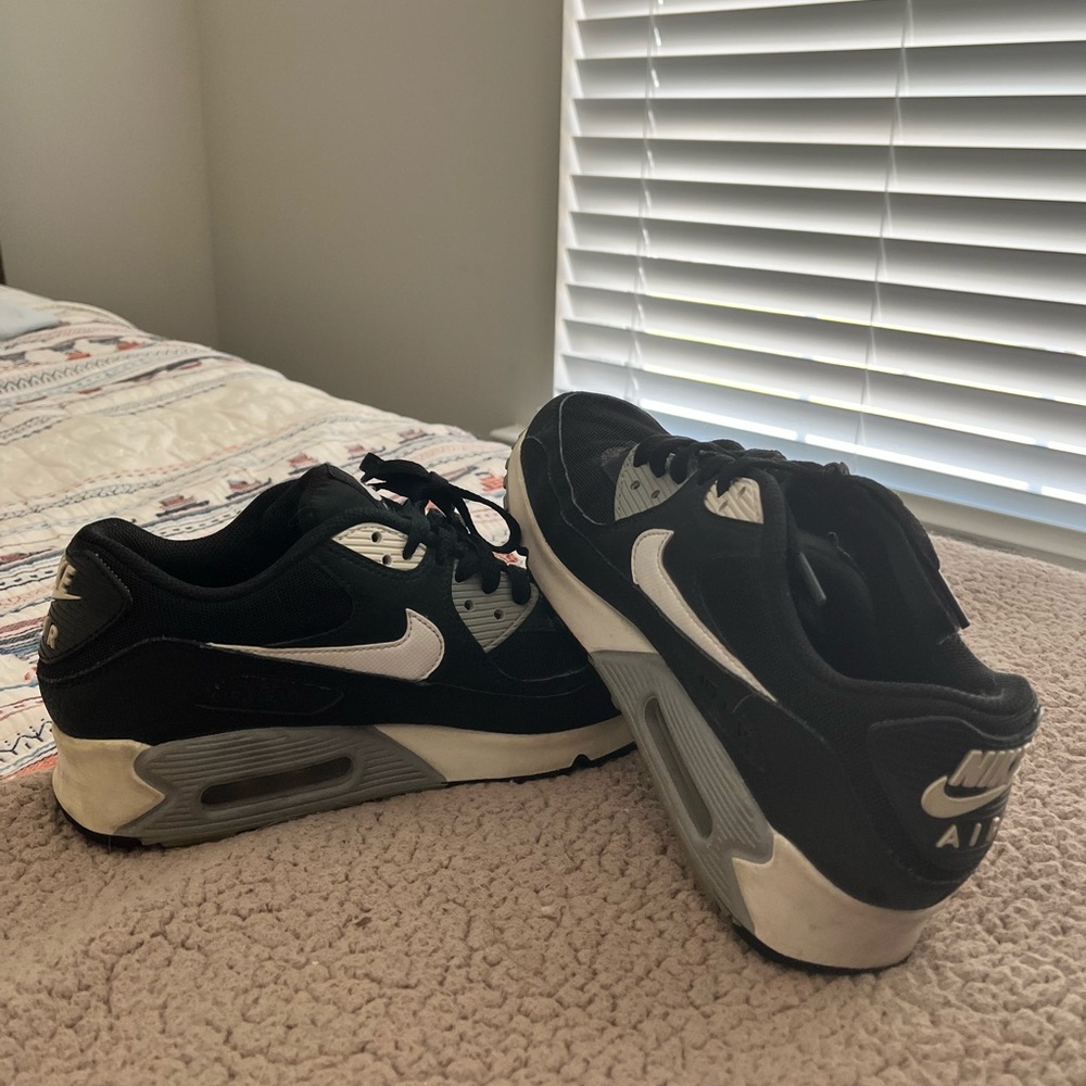 Nike Air Max - black and white